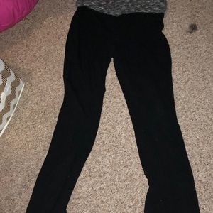 black yoga pants
